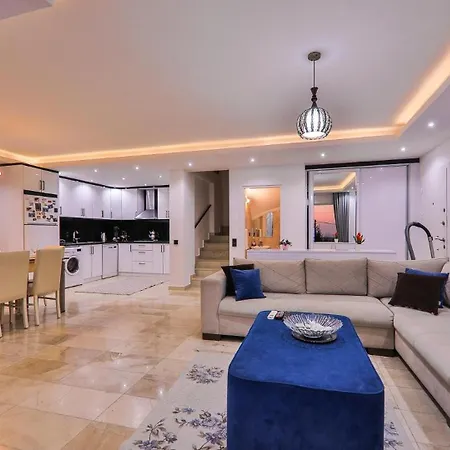 3 Bedroom - Close To The Center *