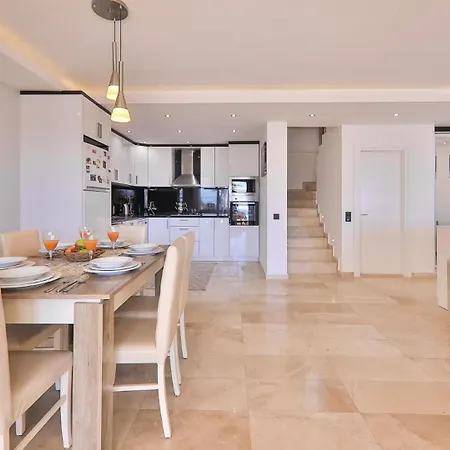 3 Bedroom - Close To The Center