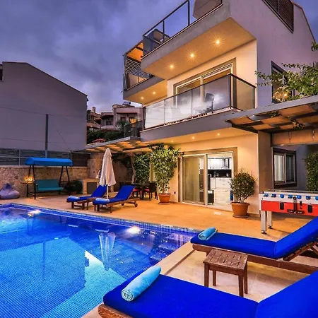 3 Bedroom - Close To The Center *