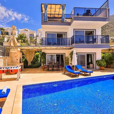 3 Bedroom - Close To The Center *