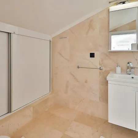 Villa 3 Bedroom - Close To The Center
