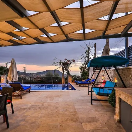 3 Bedroom - Close To The Center Villa *
