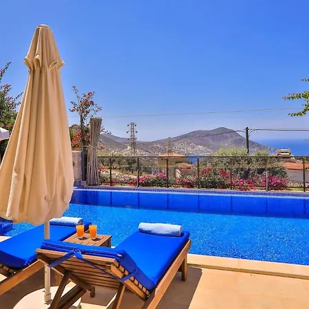 3 Bedroom - Close To The Center Villa *