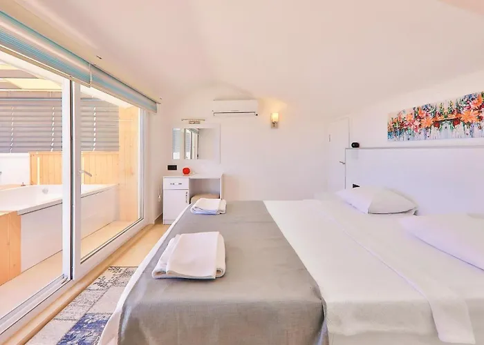 3 Bedroom - Close To The Center