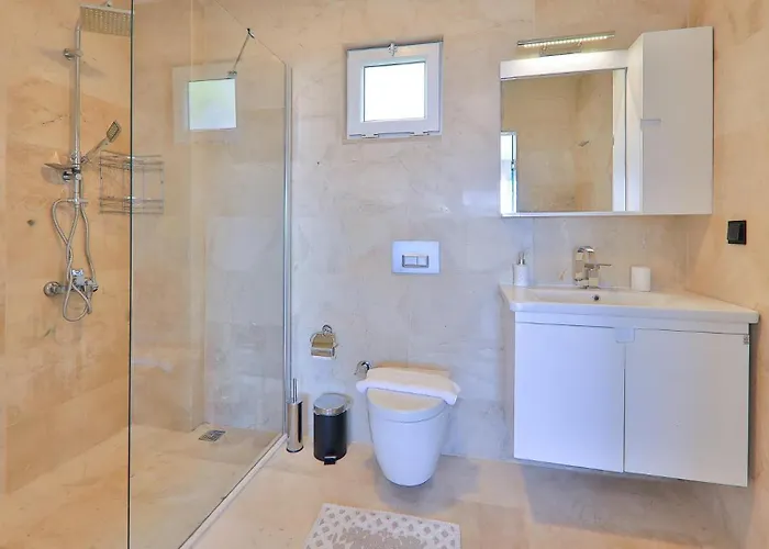 Vila 3 Bedroom - Close To The Center