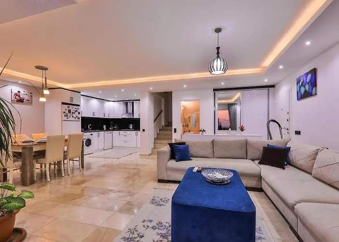 3 Bedroom - Close To The Center *