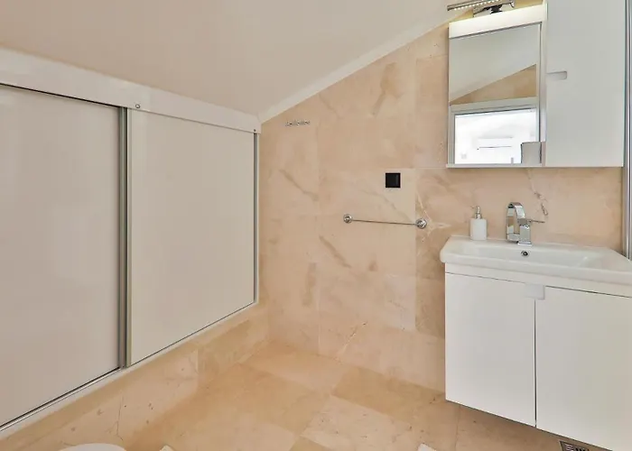 Vila 3 Bedroom - Close To The Center