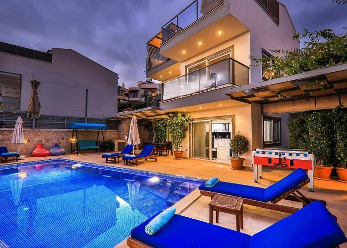3 Bedroom - Close To The Center *