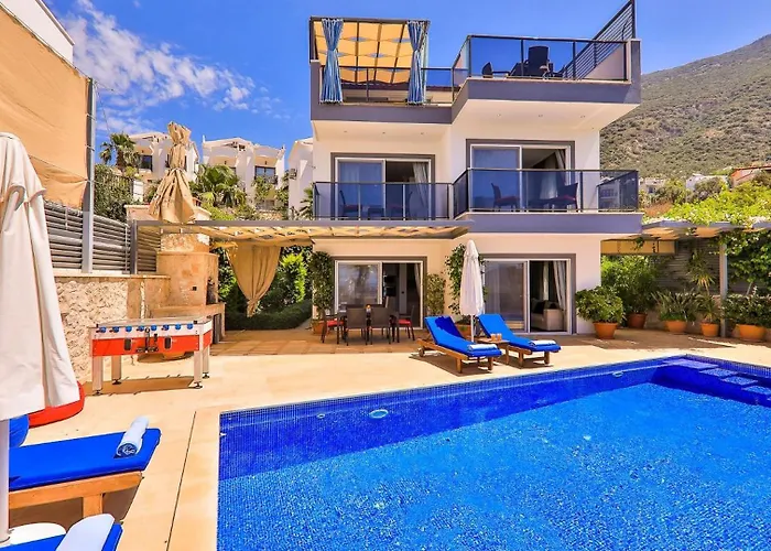 3 Bedroom - Close To The Center *
