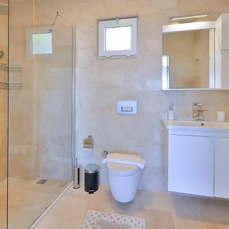 Villa 3 Bedroom - Close To The Center