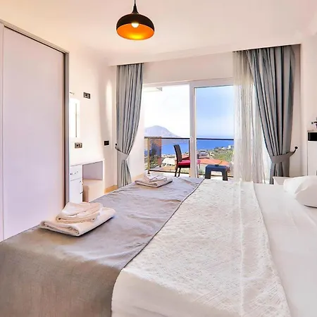3 Bedroom - Close To The Center *